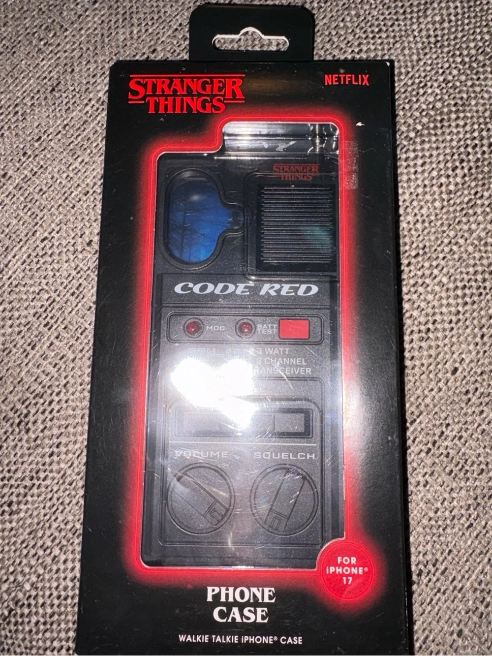 Stranger Things Walkie Taki Phone Case for I-PHONE 17 & Key Chain new in box